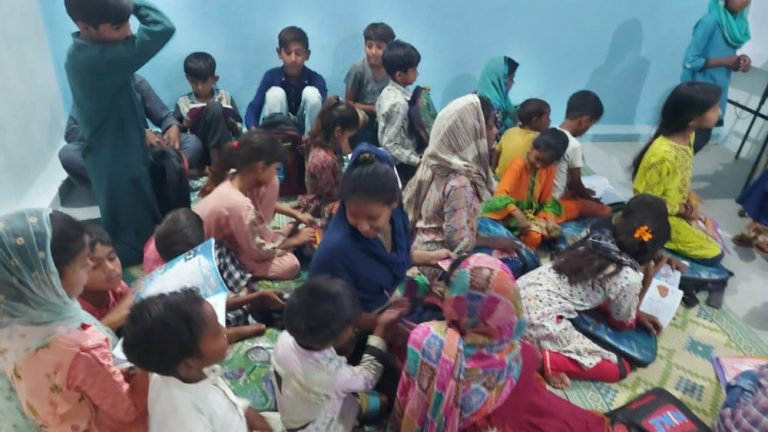 Uczniowie szkoły w pakistanie